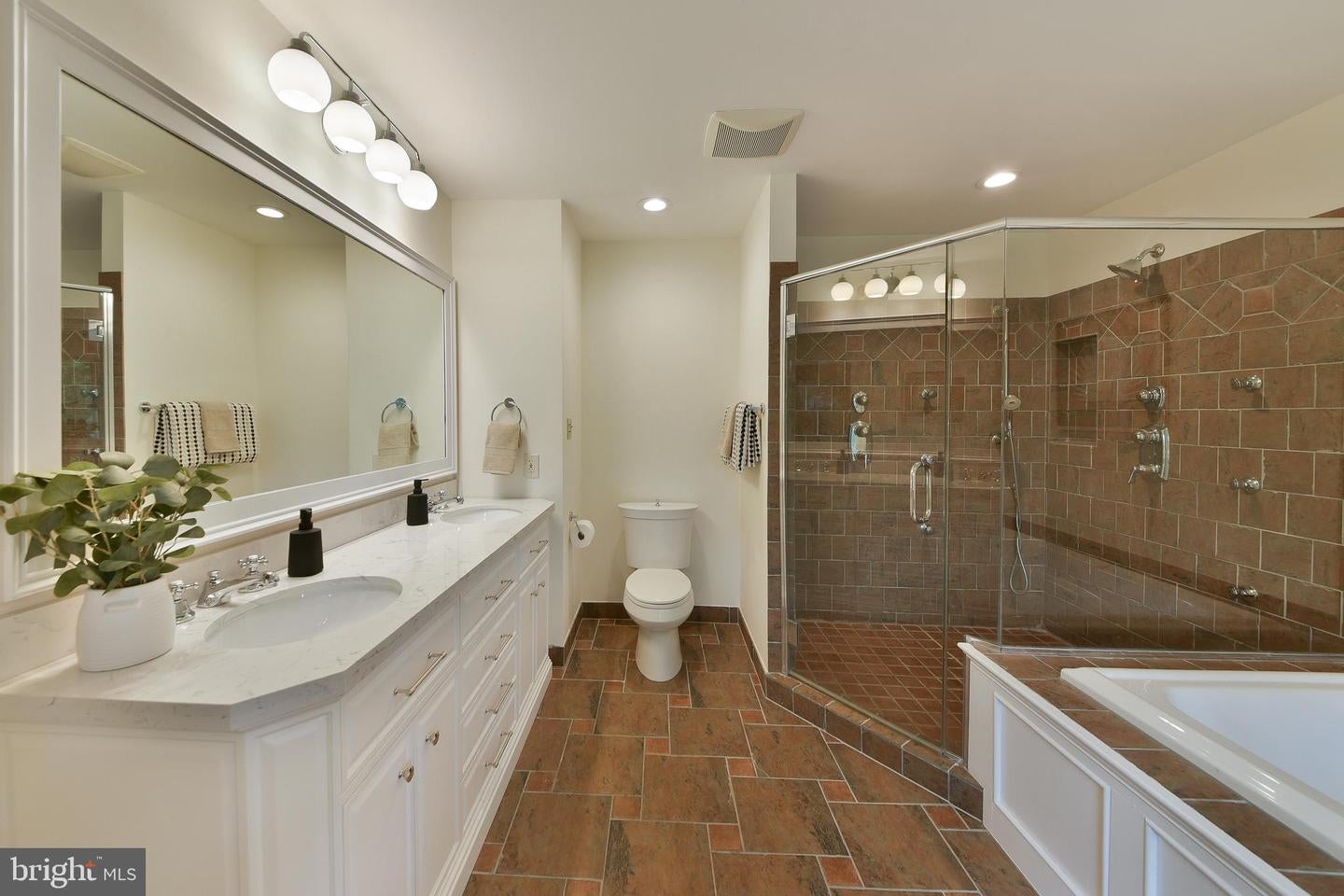 Yardley, Pennsylvania, 19067, United States, 5 Bedrooms Bedrooms, ,5 BathroomsBathrooms,Residential,Contingent,2045759