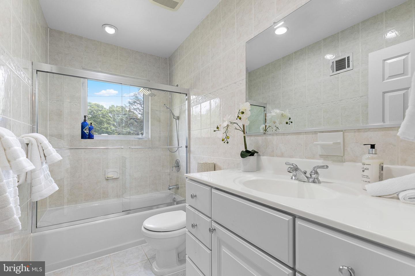 Falls Church, Virginia, 22041, United States, ,3 BathroomsBathrooms,Residential,Active,1843858