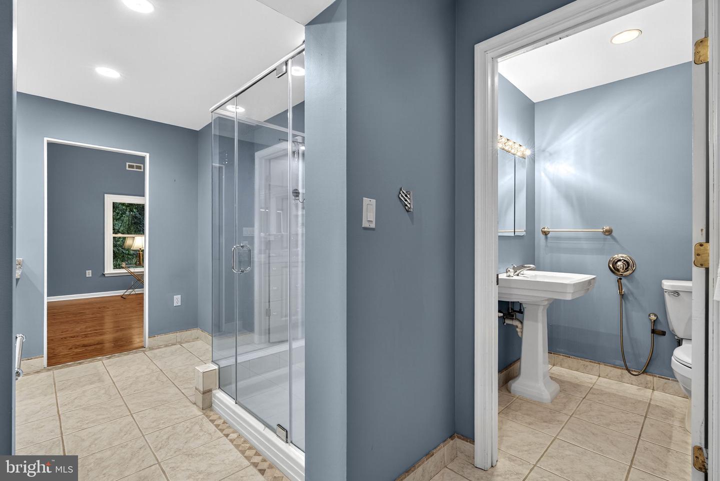 Lovettsville, Virginia, 20180, United States, ,2 BathroomsBathrooms,Residential,Active,1954034