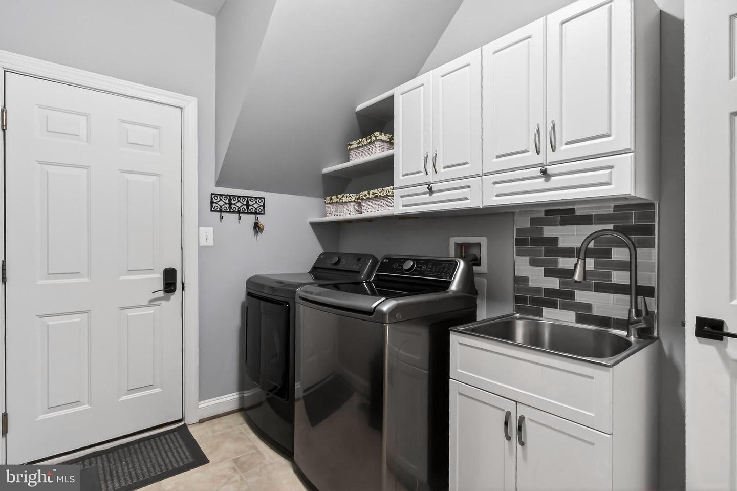 Brambleton, Virginia, 20148, United States, 4 Bedrooms Bedrooms, ,5 BathroomsBathrooms,Residential,Pending,2045666