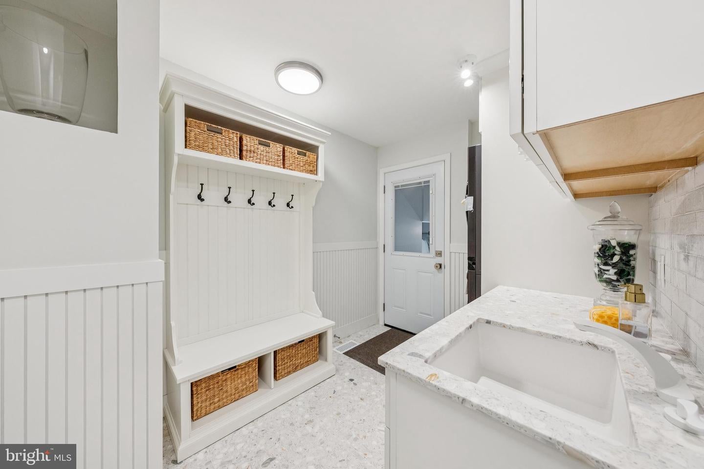 Oakton, Virginia, 22124, United States, 4 Bedrooms Bedrooms, ,4 BathroomsBathrooms,Residential,Active,1971783