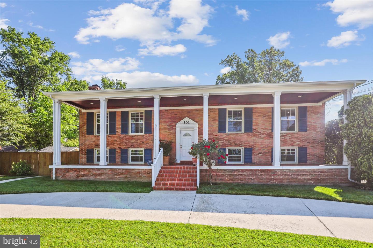 Vienna, Virginia, 22180, United States, 6 Bedrooms Bedrooms, ,4 BathroomsBathrooms,Residential,Active,1899895