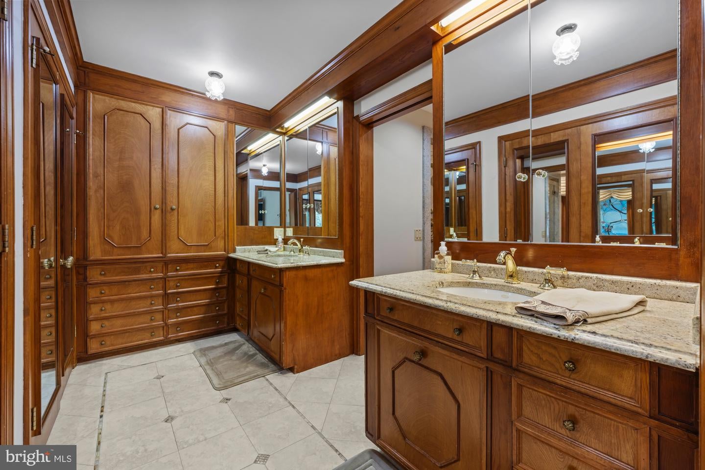 Hammonton, New Jersey, 08037, United States, 5 Bedrooms Bedrooms, ,6 BathroomsBathrooms,Residential,Active,1954441