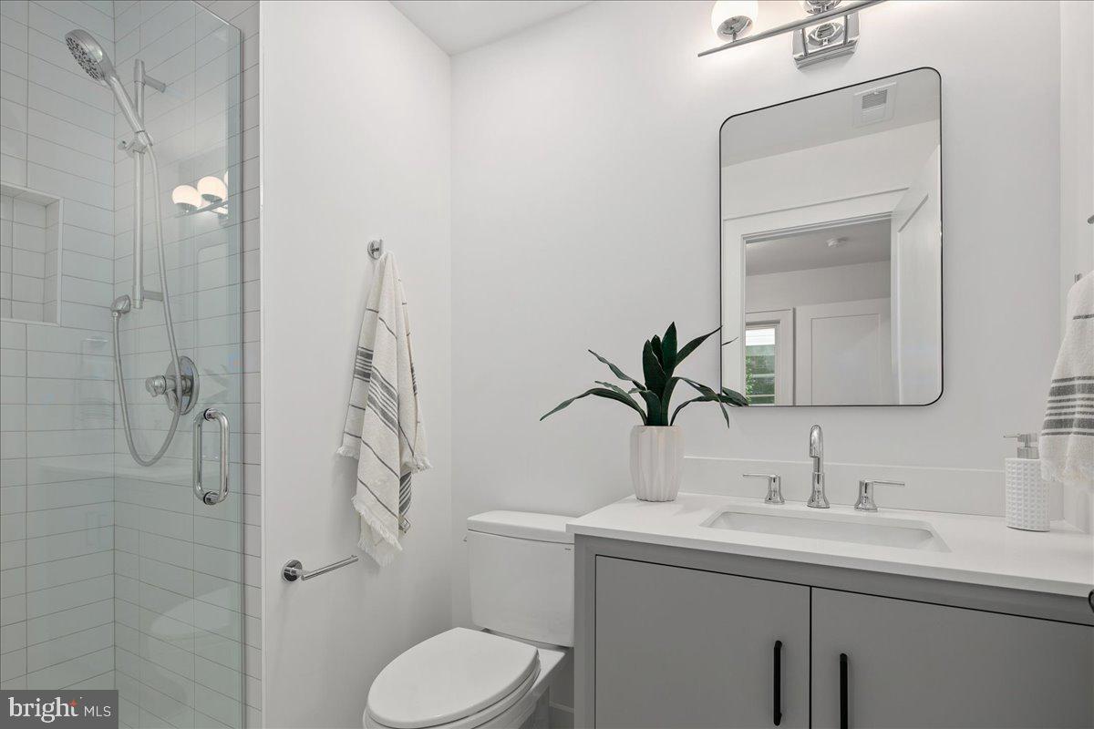 Arlington, Virginia, 22201, United States, 4 Bedrooms Bedrooms, ,5 BathroomsBathrooms,Residential,Active,2011879