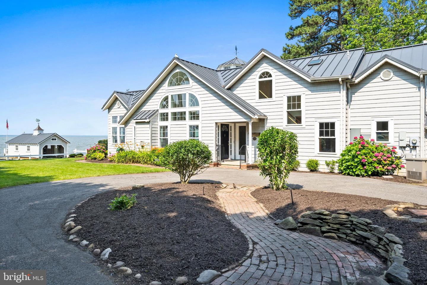 Cobb Island, Maryland, 20625, United States, 6 Bedrooms Bedrooms, ,6 BathroomsBathrooms,Residential,Contingent,1849506