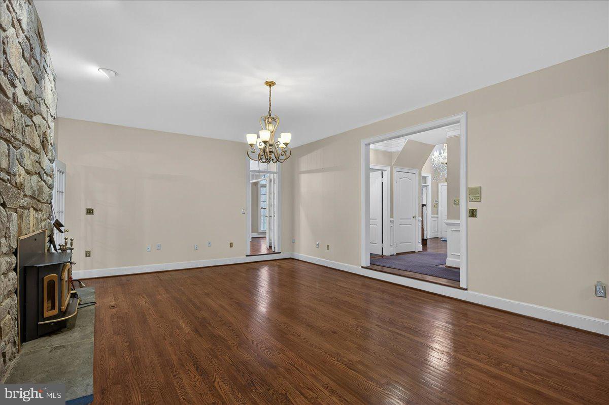 Clifton, Virginia, 20124, United States, 5 Bedrooms Bedrooms, ,6 BathroomsBathrooms,Residential,Active,2025639