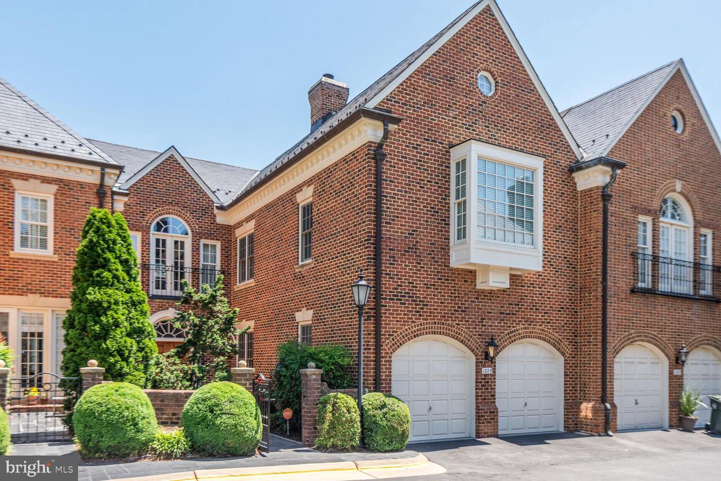 Mclean, Virginia, 22101, United States, 3 Bedrooms Bedrooms, ,6 BathroomsBathrooms,Residential,Contingent,1894225