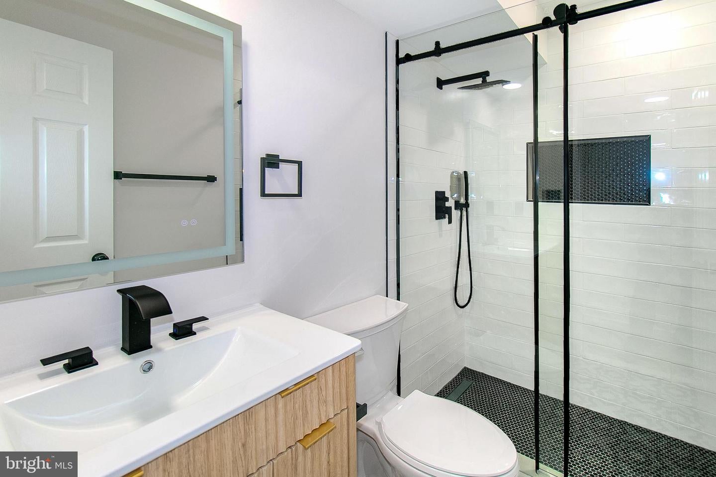 Ashburn, Virginia, 20147, United States, 5 Bedrooms Bedrooms, ,4 BathroomsBathrooms,Residential,Active,1988483