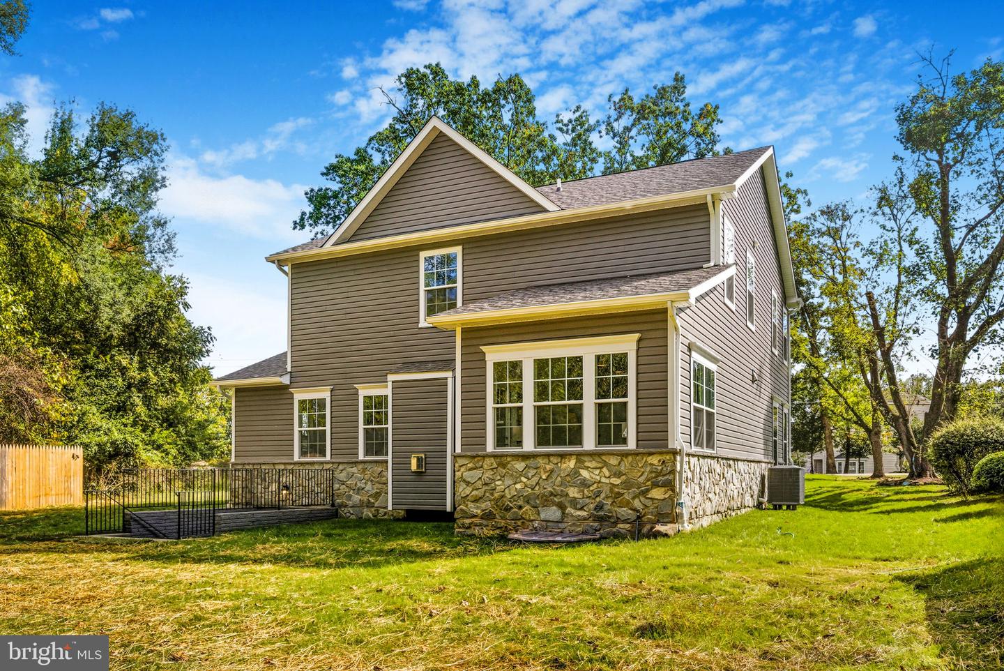 Washington Grove, Maryland, 20880, United States, 4 Bedrooms Bedrooms, ,4 BathroomsBathrooms,Residential,Active,1967308