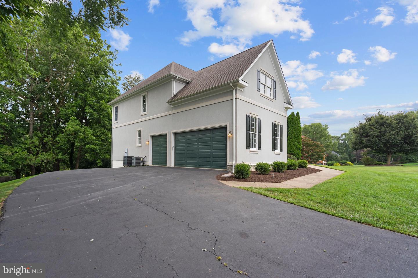 Oakton, Virginia, 22124, United States, 5 Bedrooms Bedrooms, ,5 BathroomsBathrooms,Residential,Active,1926902