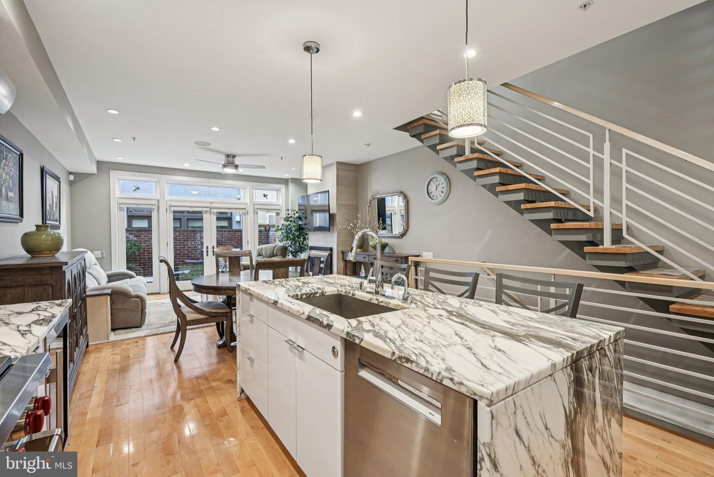 Philadelphia, Pennsylvania, 19147, United States, 4 Bedrooms Bedrooms, ,4 BathroomsBathrooms,Residential,Active,1999178