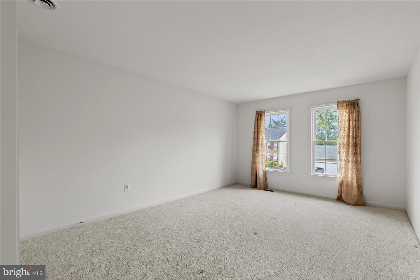 Centreville, Virginia, 20121, United States, 4 Bedrooms Bedrooms, ,3 BathroomsBathrooms,Residential,Contingent,2045785