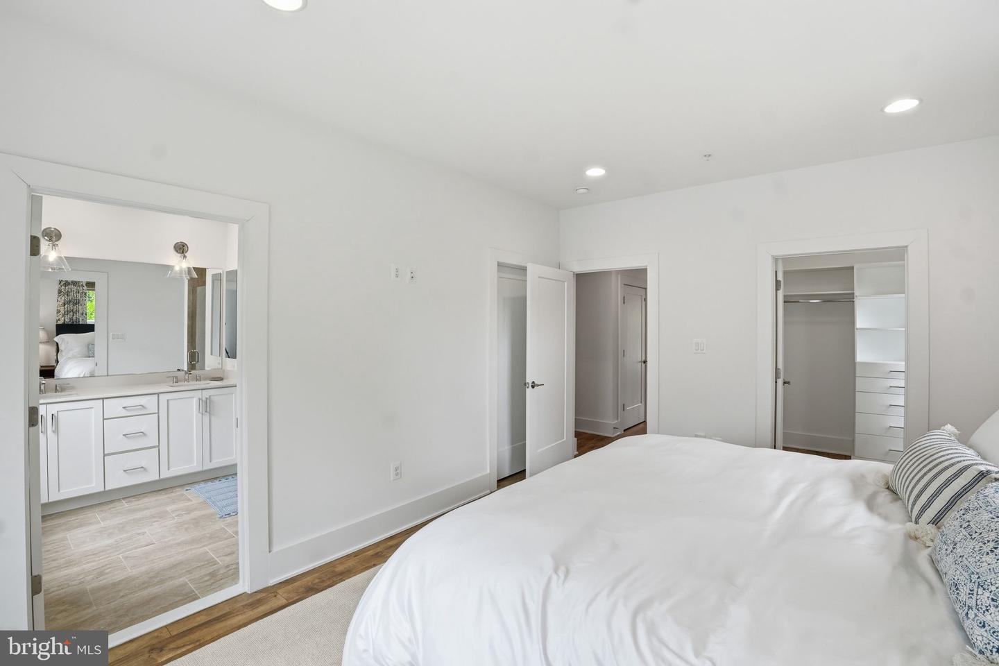Potomac, Maryland, 20854, United States, 3 Bedrooms Bedrooms, ,5 BathroomsBathrooms,Residential,Active,2044555