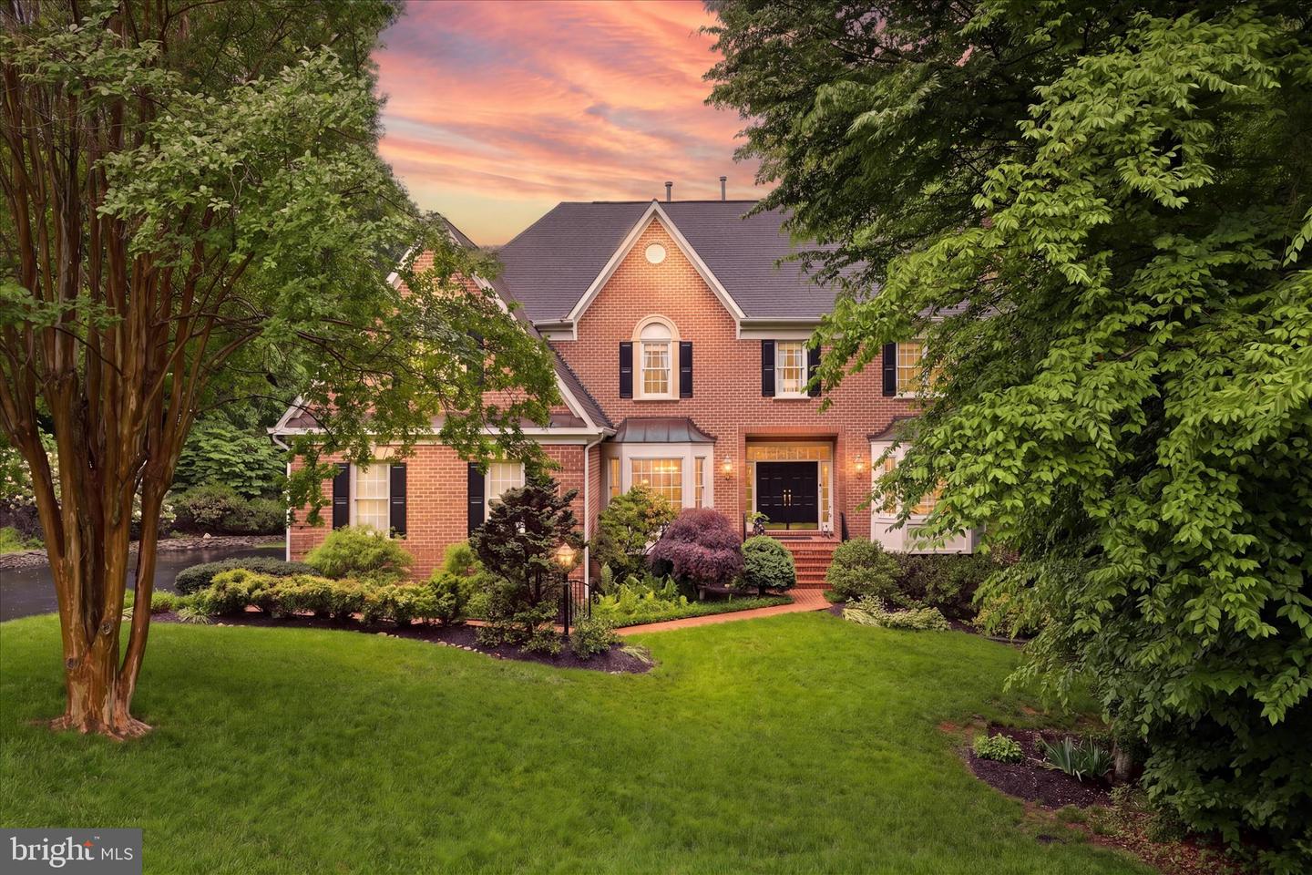 Oakton, Virginia, 22124, United States, 5 Bedrooms Bedrooms, ,5 BathroomsBathrooms,Residential,Pending,2045766