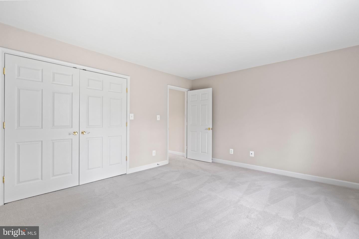 Oakton, Virginia, 22124, United States, 5 Bedrooms Bedrooms, ,5 BathroomsBathrooms,Residential,Active,1926902