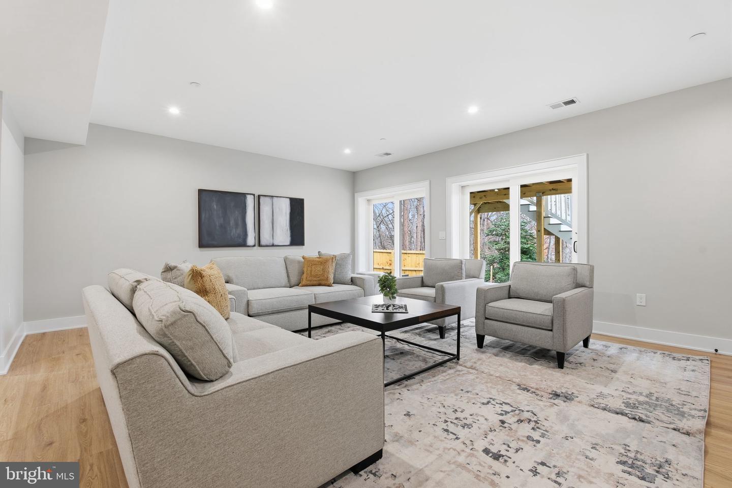 Kensington, Maryland, 20895, United States, 5 Bedrooms Bedrooms, ,5 BathroomsBathrooms,Residential,Active,2007291