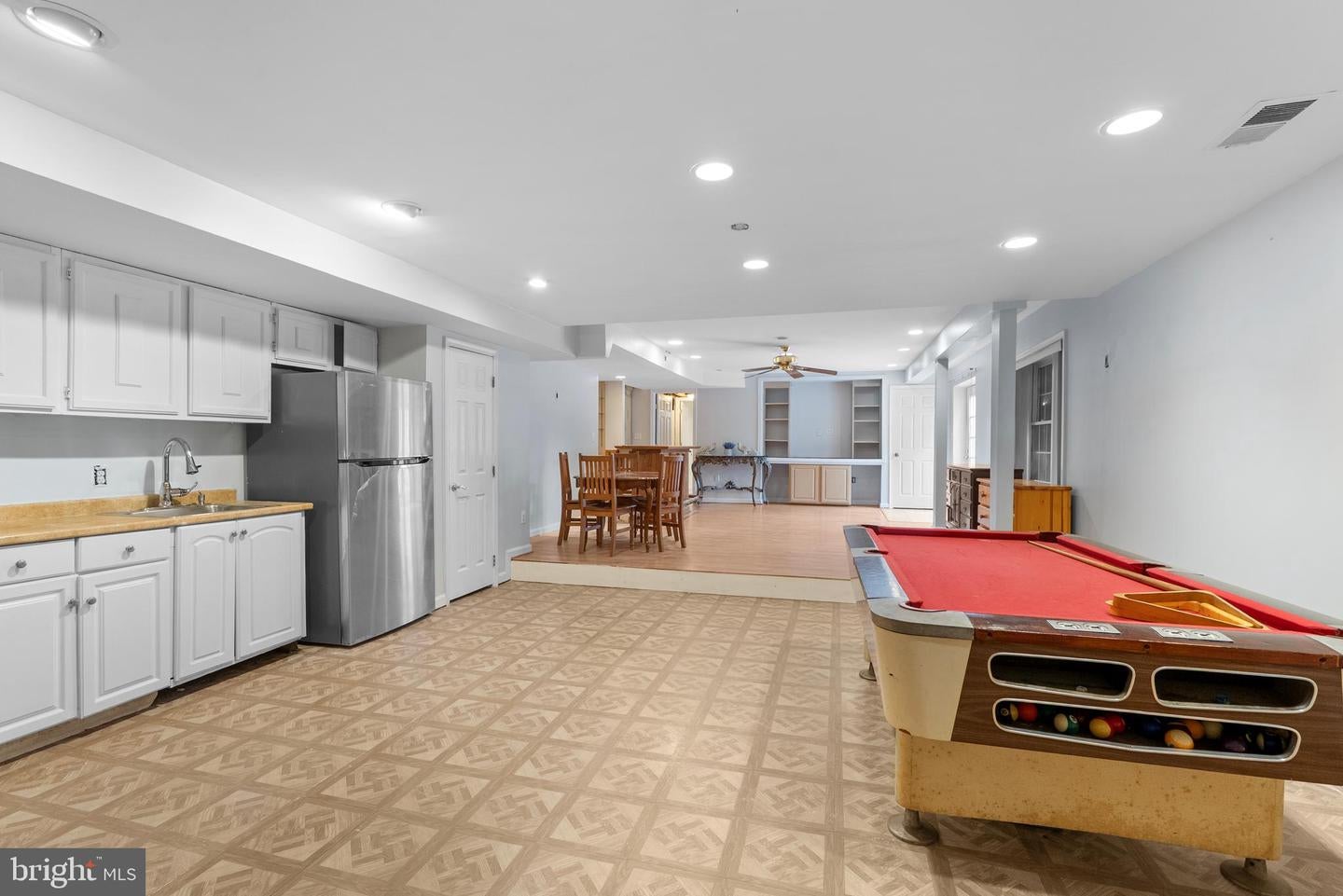 Gaithersburg, Maryland, 20879, United States, 5 Bedrooms Bedrooms, ,5 BathroomsBathrooms,Residential,Active,1999190