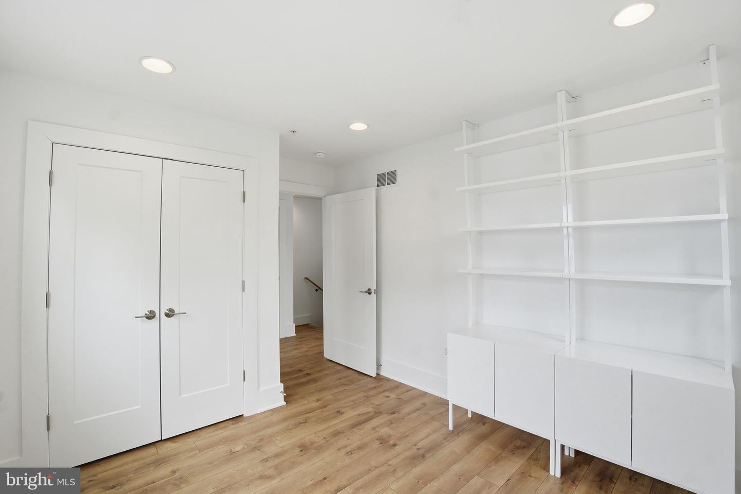 Potomac, Maryland, 20854, United States, 3 Bedrooms Bedrooms, ,5 BathroomsBathrooms,Residential,Active,2044555