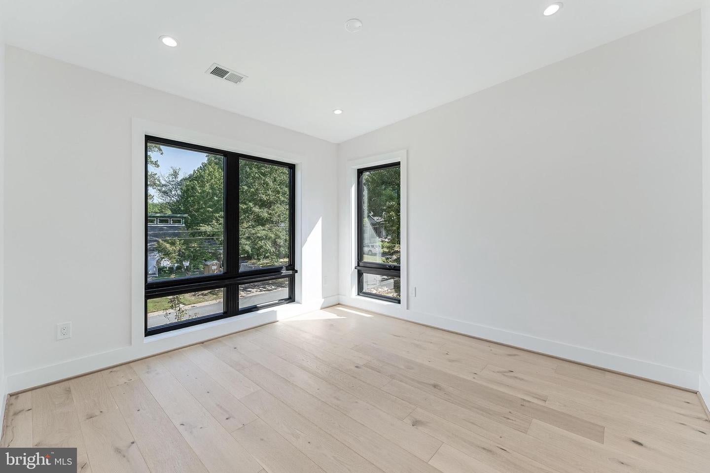 Falls Church, Virginia, 22042, United States, 5 Bedrooms Bedrooms, ,5 BathroomsBathrooms,Residential,Active,1945048