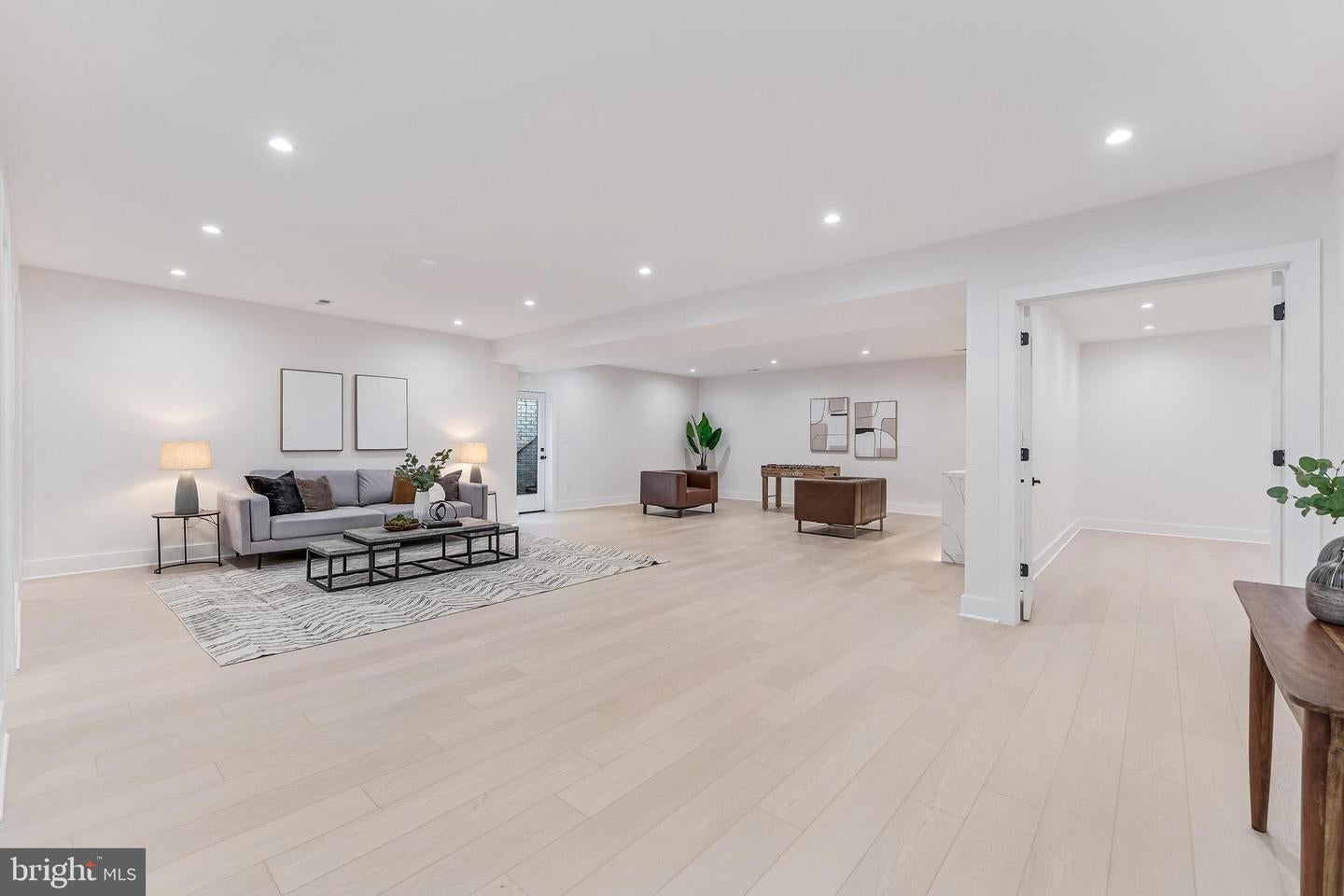 Falls Church, Virginia, 22042, United States, 5 Bedrooms Bedrooms, ,5 BathroomsBathrooms,Residential,Active,1945048