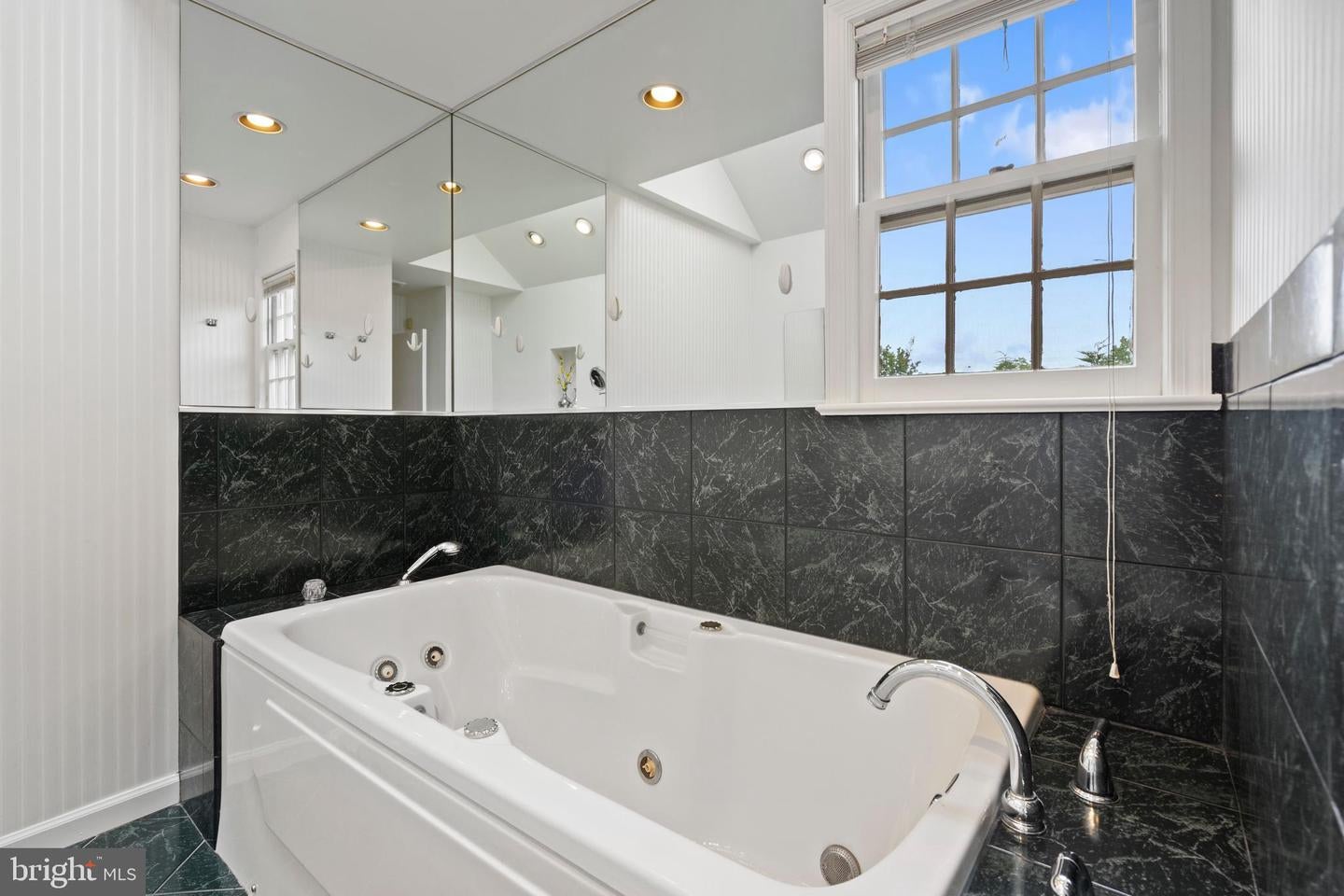 Arlington, Virginia, 22207, United States, 5 Bedrooms Bedrooms, ,4 BathroomsBathrooms,Residential,Active,1843845
