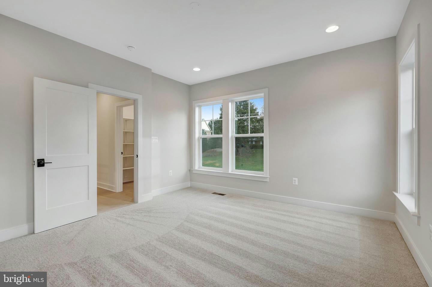 Arlington, Virginia, 22207, United States, ,Residential,Pending,1702157