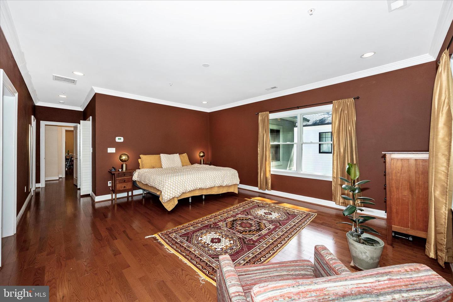 Kensington, Maryland, 20895, United States, 5 Bedrooms Bedrooms, ,5 BathroomsBathrooms,Residential,Active,2044984