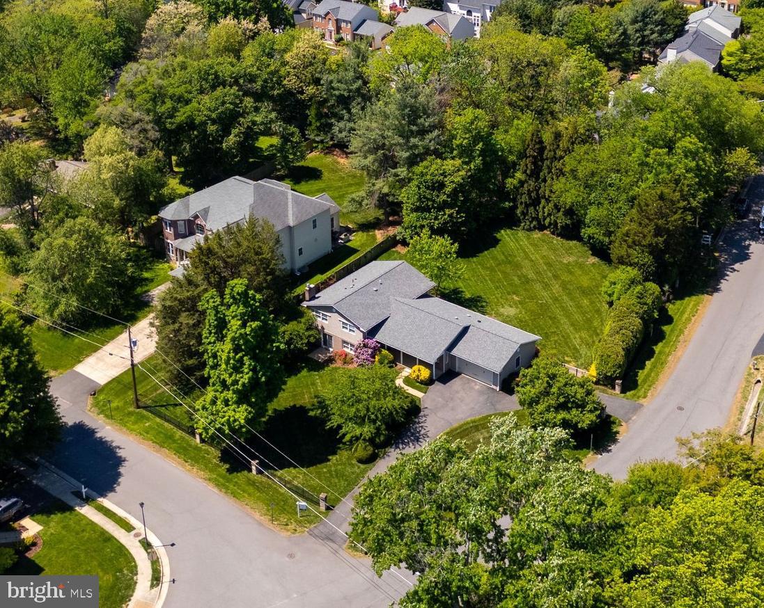 Fairfax, Virginia, 22030, United States, 4 Bedrooms Bedrooms, ,3 BathroomsBathrooms,Residential,Active,2045005