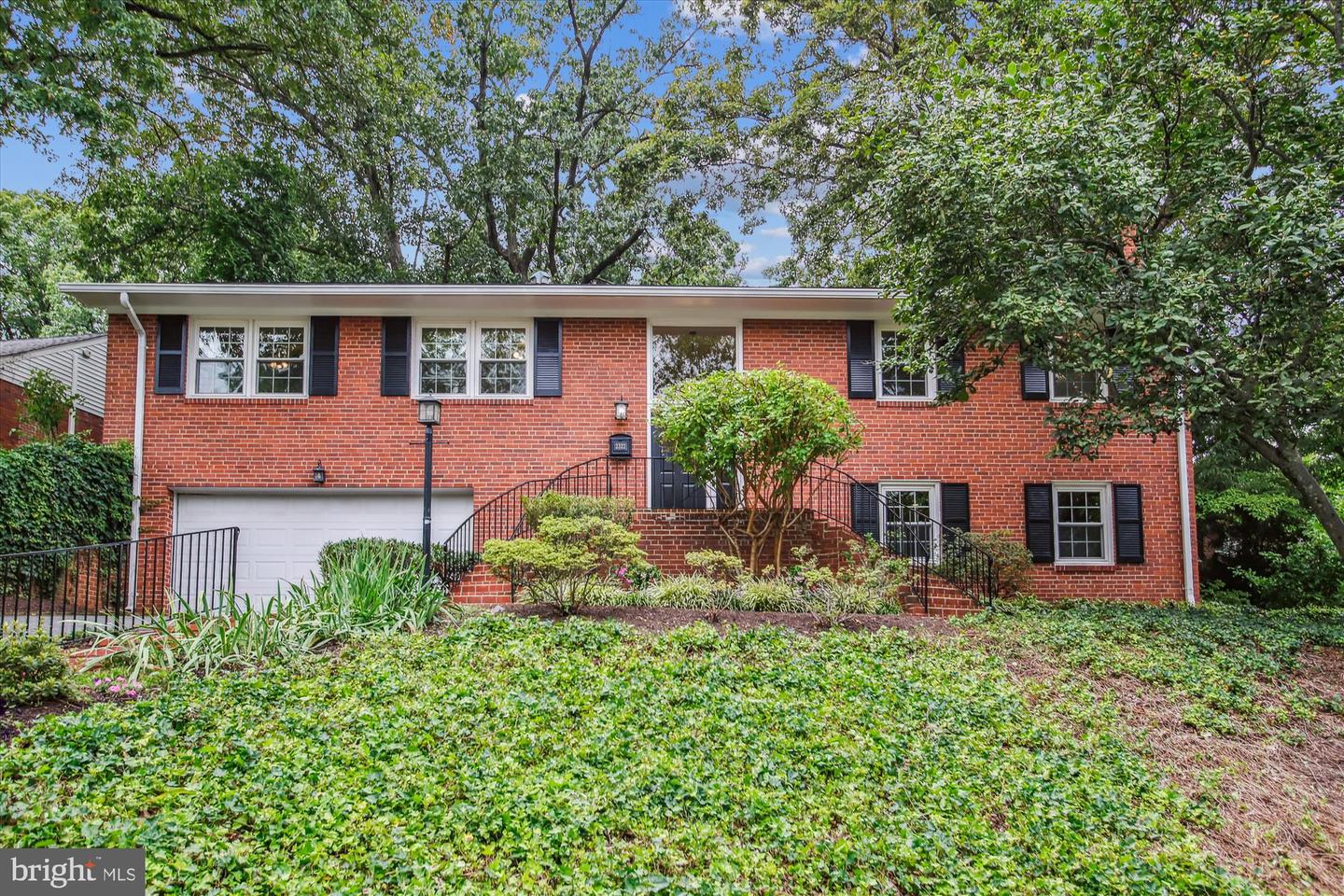 Arlington, Virginia, 22202, United States, 5 Bedrooms Bedrooms, ,3 BathroomsBathrooms,Residential,Active,1926909