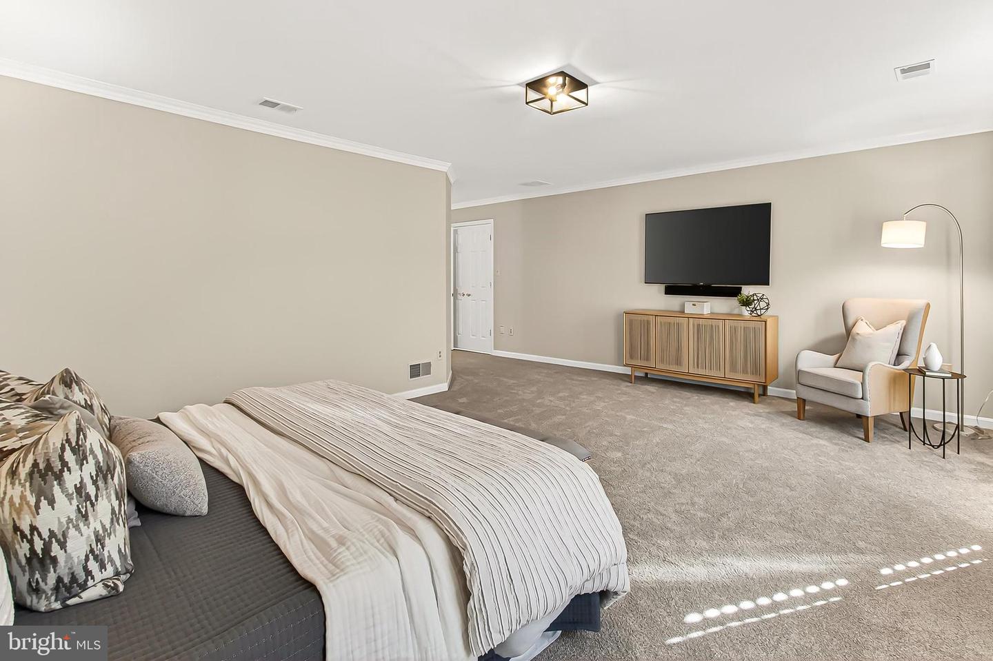 Falls Church, Virginia, 22042, United States, 4 Bedrooms Bedrooms, ,5 BathroomsBathrooms,Residential,Active,1988475