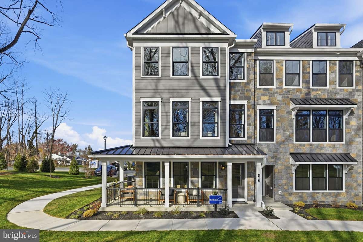 407 PENNYBROOK COURT Unit 4 REDFORD END