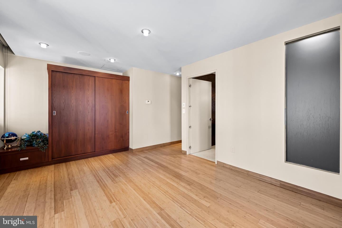 Baltimore, Maryland, 21202, United States, 3 Bedrooms Bedrooms, ,4 BathroomsBathrooms,Residential,Active,1963429