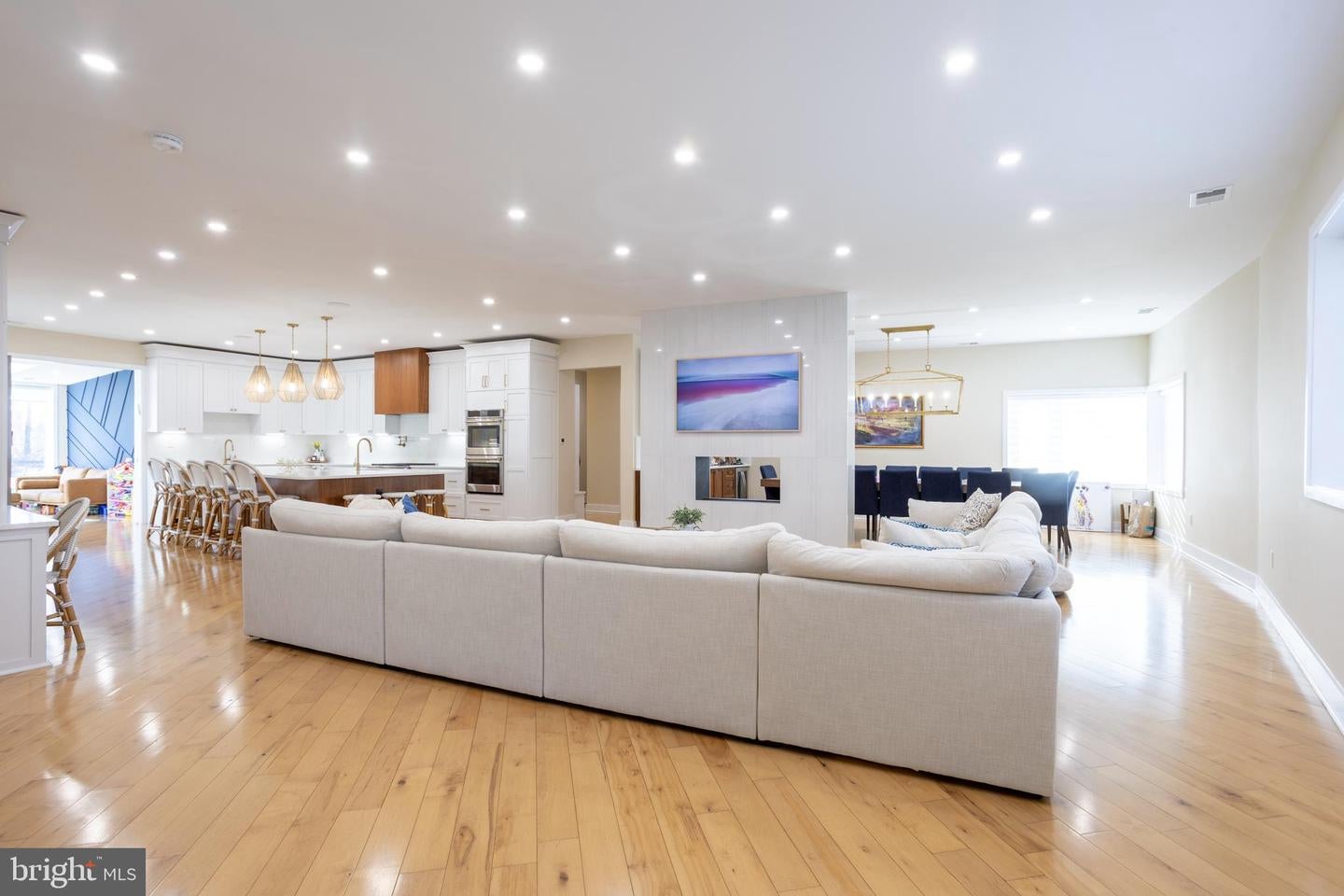 Pikesville, Maryland, 21208, United States, 6 Bedrooms Bedrooms, ,5 BathroomsBathrooms,Residential,Active,2010580