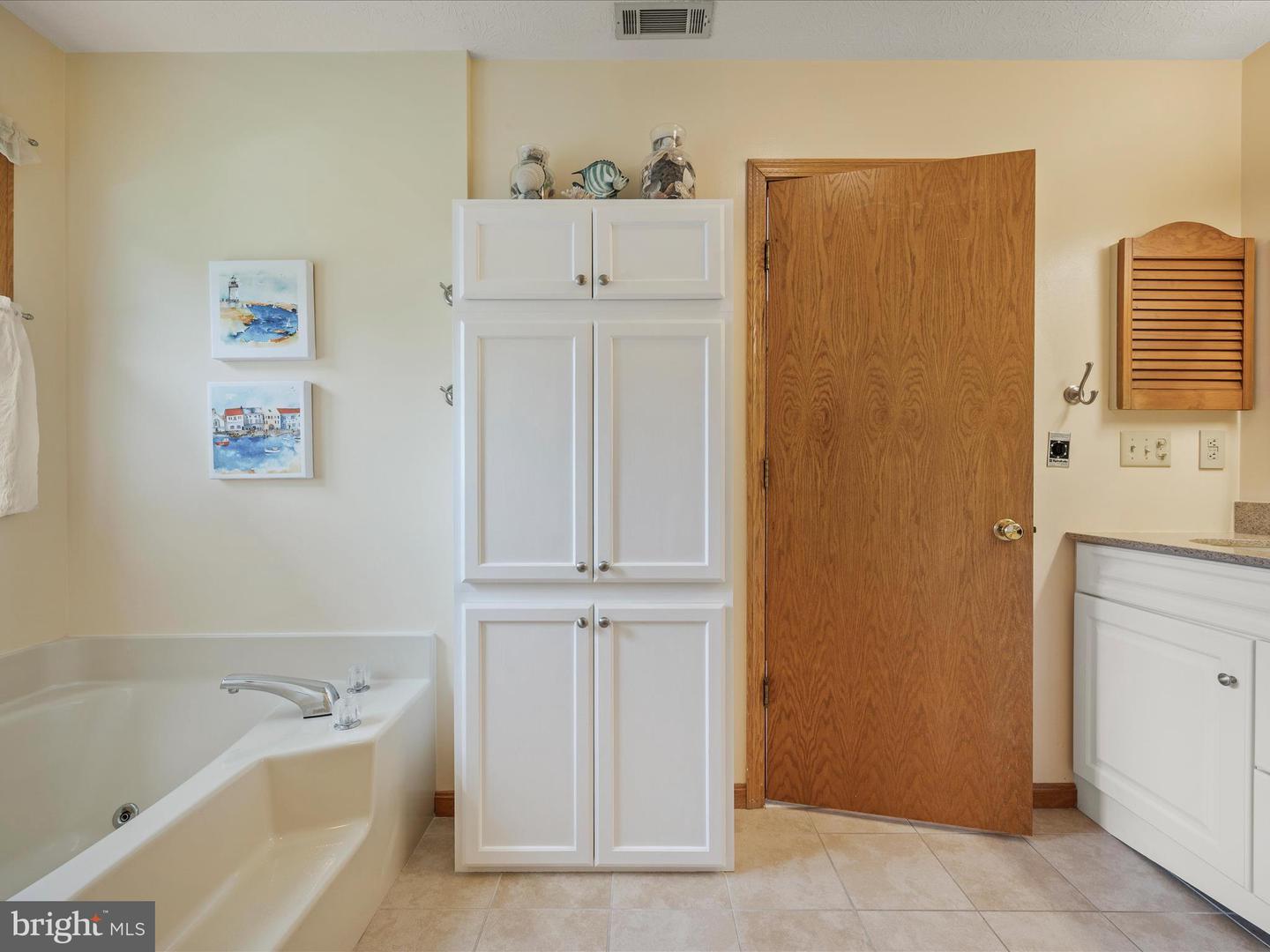 Berryville, Virginia, 22611, United States, 4 Bedrooms Bedrooms, ,3 BathroomsBathrooms,Residential,Active,1884871