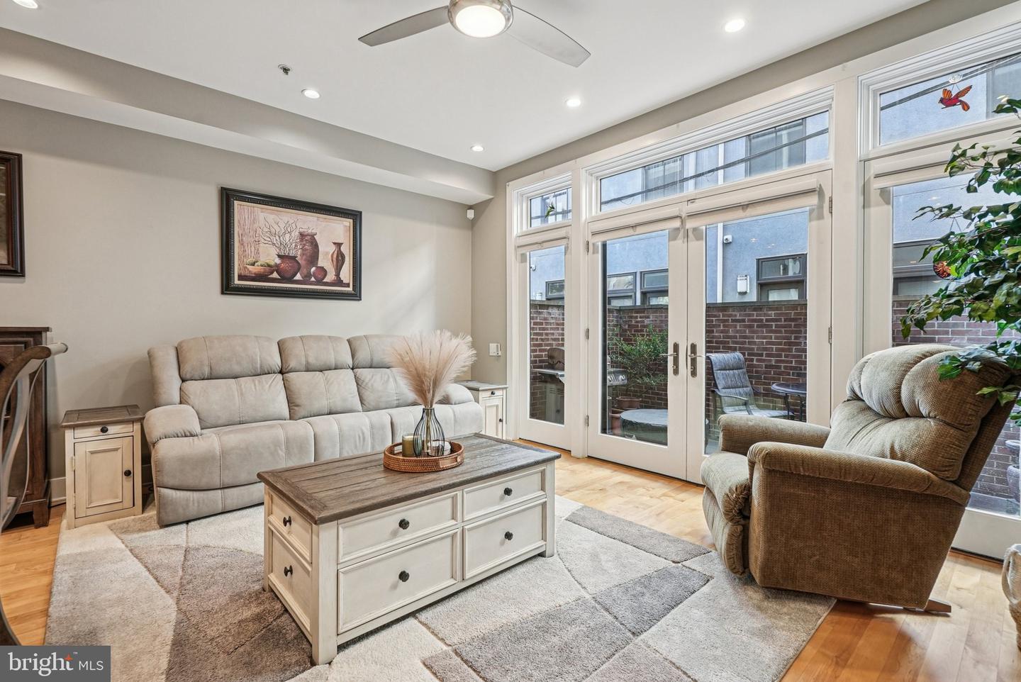 Philadelphia, Pennsylvania, 19147, United States, 4 Bedrooms Bedrooms, ,4 BathroomsBathrooms,Residential,Active,1999178