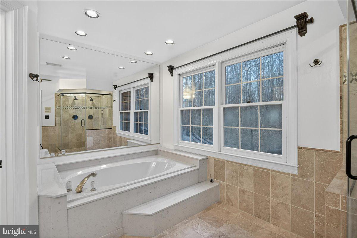 Clifton, Virginia, 20124, United States, 5 Bedrooms Bedrooms, ,6 BathroomsBathrooms,Residential,Active,2025639