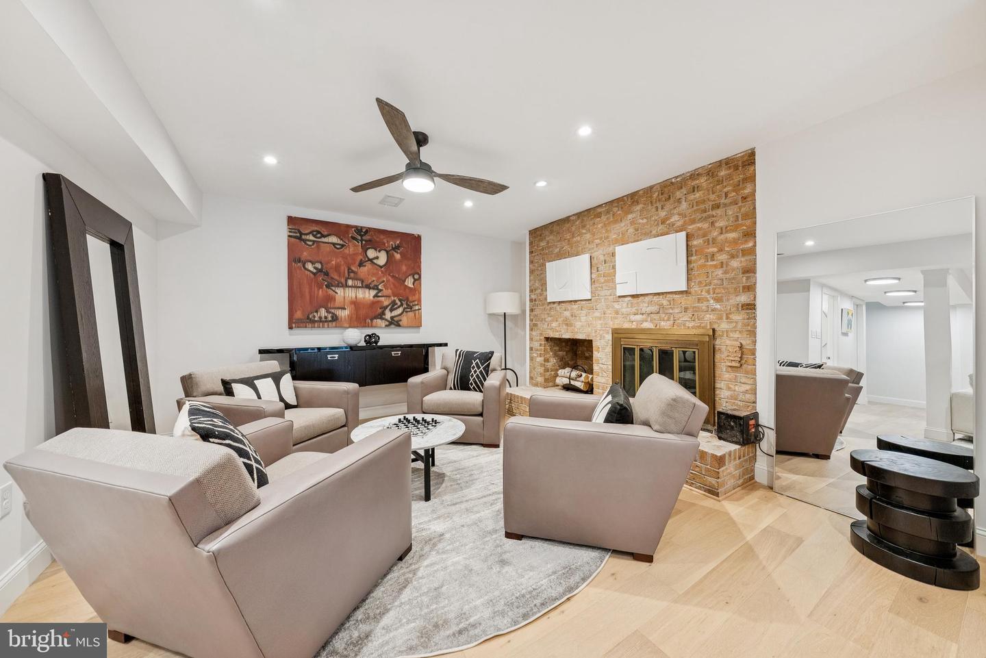 Oakton, Virginia, 22124, United States, 4 Bedrooms Bedrooms, ,4 BathroomsBathrooms,Residential,Active,1971783