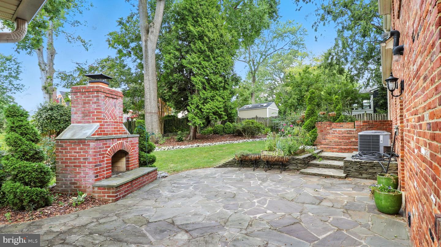 Alexandria, Virginia, 22308, United States, 4 Bedrooms Bedrooms, ,2 BathroomsBathrooms,Residential,Active,1936138