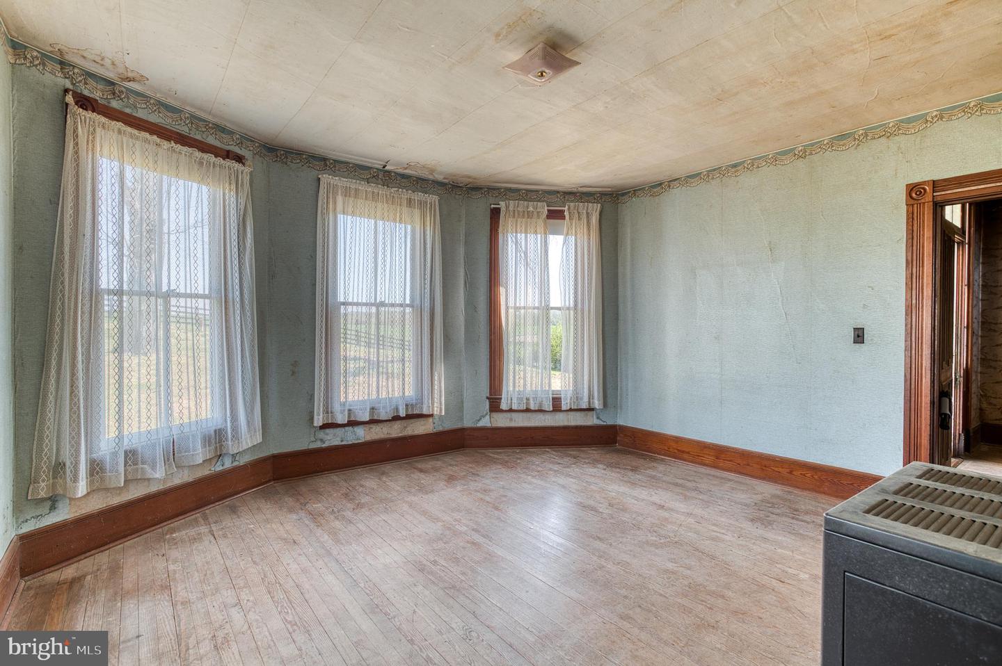 Culpeper, Virginia, 22701, United States, 4 Bedrooms Bedrooms, ,1 BathroomBathrooms,Residential,Active,1799358