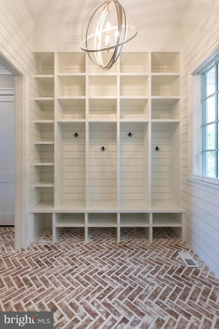 Arlington, Virginia, 22207, United States, 6 Bedrooms Bedrooms, ,9 BathroomsBathrooms,Residential,Active,1972156