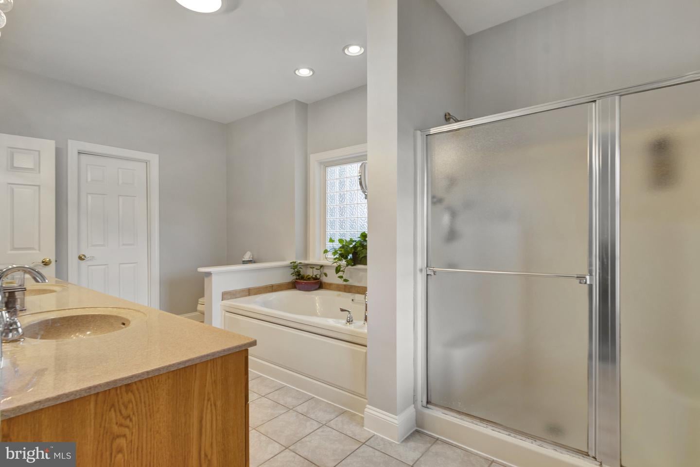 Milton, Delaware, 19968, United States, 4 Bedrooms Bedrooms, ,5 BathroomsBathrooms,Residential,Active,1941147
