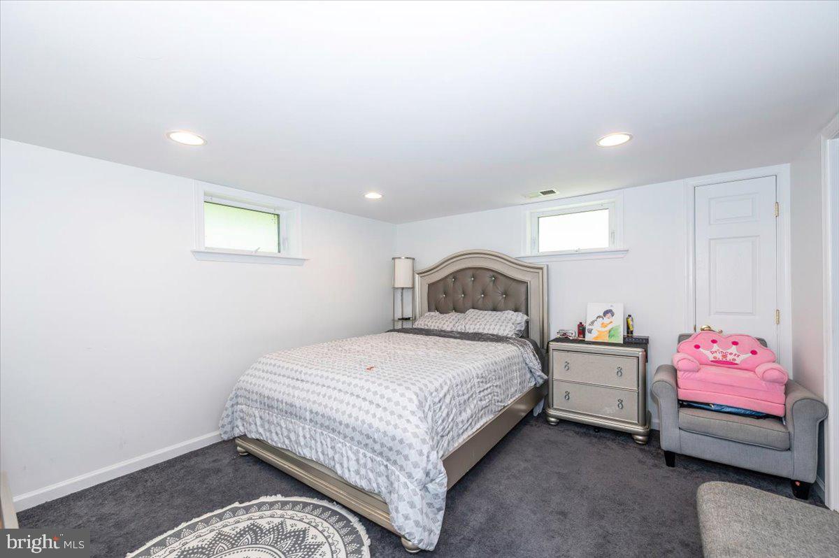 Fairfax, Virginia, 22030, United States, 5 Bedrooms Bedrooms, ,4 BathroomsBathrooms,Residential,Active,1892608