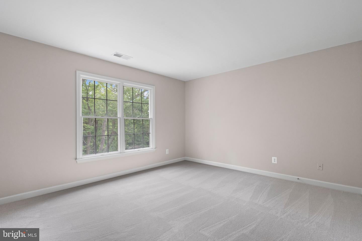 Oakton, Virginia, 22124, United States, 5 Bedrooms Bedrooms, ,5 BathroomsBathrooms,Residential,Active,1926902