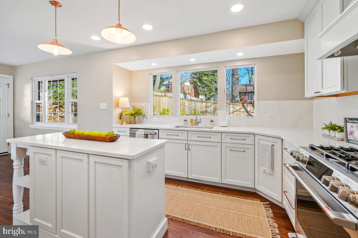 Alexandria, Virginia, 22308, United States, 3 Bedrooms Bedrooms, ,3 BathroomsBathrooms,Residential,Active,2006768