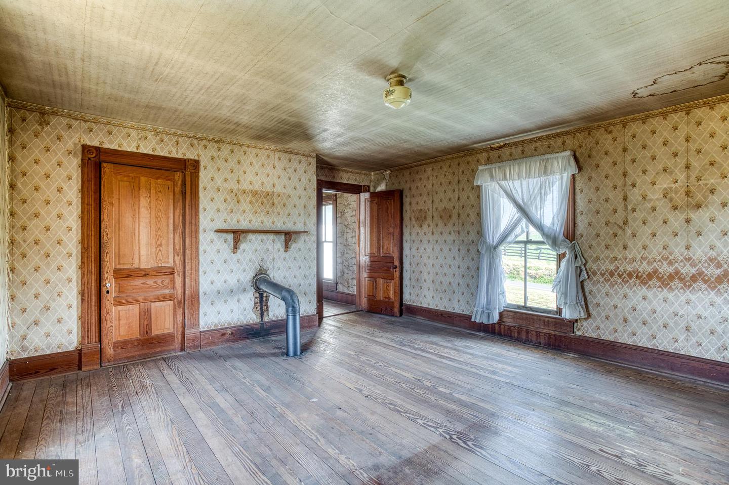 Culpeper, Virginia, 22701, United States, 4 Bedrooms Bedrooms, ,1 BathroomBathrooms,Residential,Active,1799358