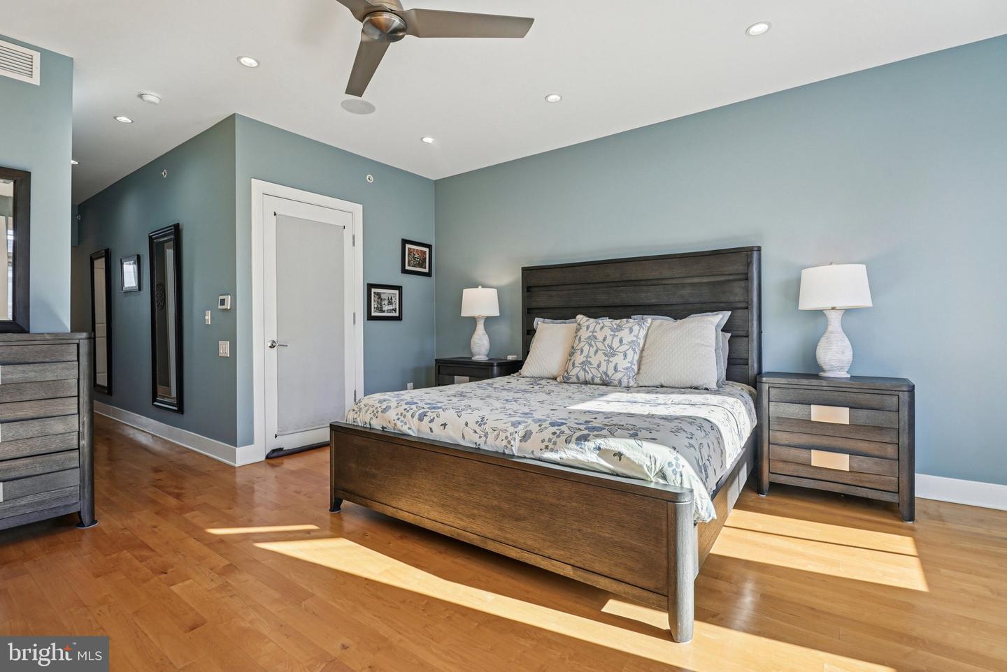 Philadelphia, Pennsylvania, 19147, United States, 4 Bedrooms Bedrooms, ,4 BathroomsBathrooms,Residential,Active,1999178