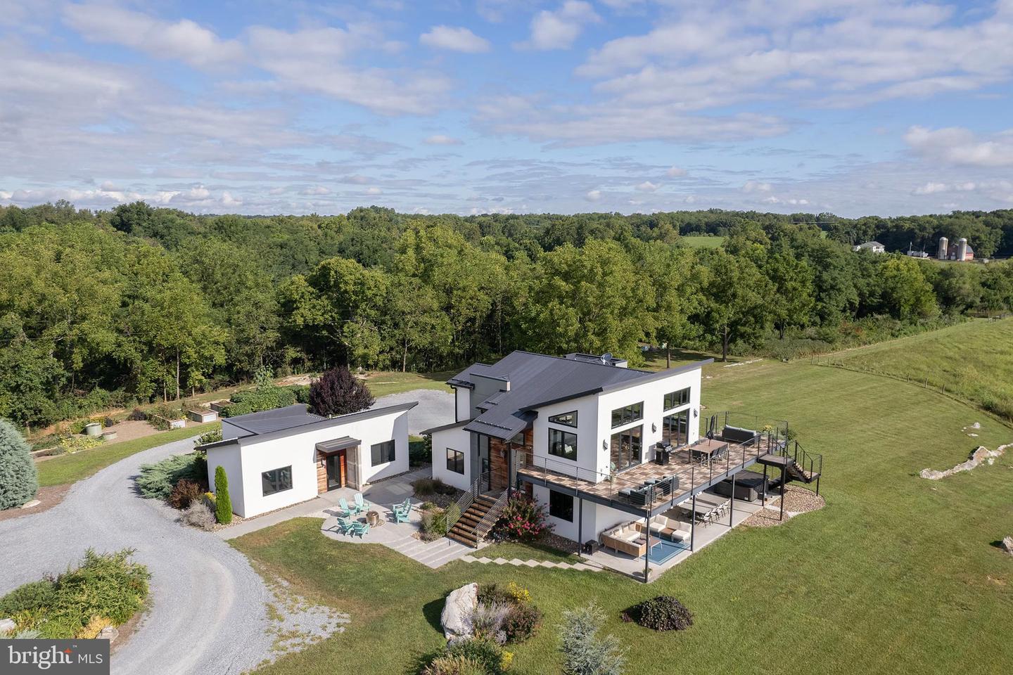 Berryville, Virginia, 22611, United States, 4 Bedrooms Bedrooms, ,4 BathroomsBathrooms,Residential,Active,1945547