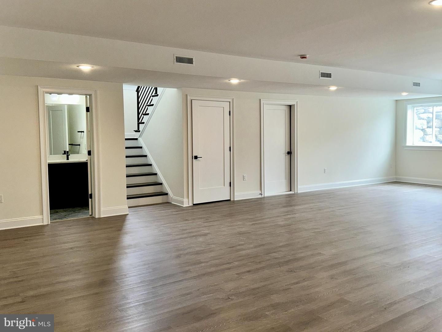 Lancaster, Pennsylvania, 17601, United States, 4 Bedrooms Bedrooms, ,5 BathroomsBathrooms,Residential,Active,1941391