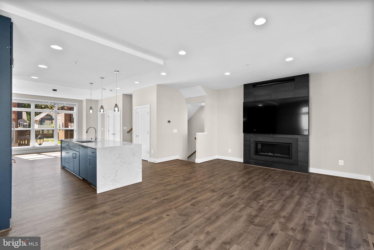 Rockville, Maryland, 20852, United States, 5 Bedrooms Bedrooms, ,5 BathroomsBathrooms,Residential,Active,1954009