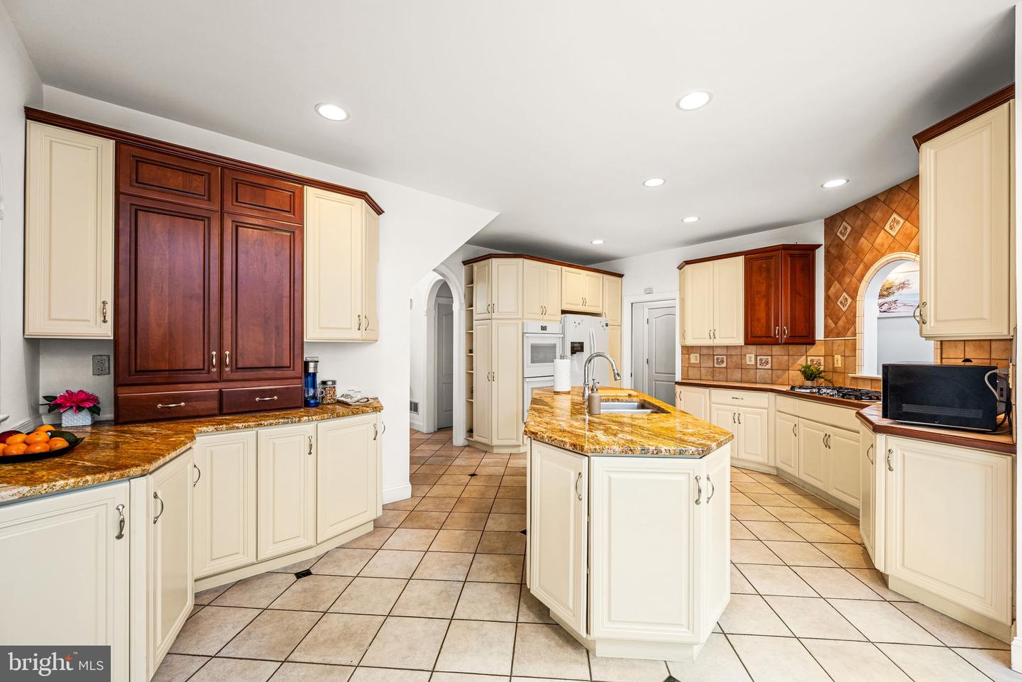 Wallingford, Pennsylvania, 19086, United States, 5 Bedrooms Bedrooms, ,6 BathroomsBathrooms,Residential,Active,1869134